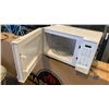 Image 2 : WHITE KENMORE MICROWAVE