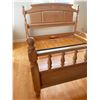 Image 2 : Palliser Furniture King Bedframe
