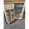 Image 2 : Danby Bar Fridge