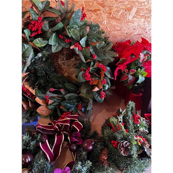 Christmas Wreaths & Décor