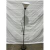 Image 2 : Adjustable Floor Lamp with Magnifying Glass