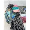 Image 2 : Scarves, fabric lot