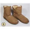 Image 1 : BEIGE FLUFFY BOOTS SIZE 8