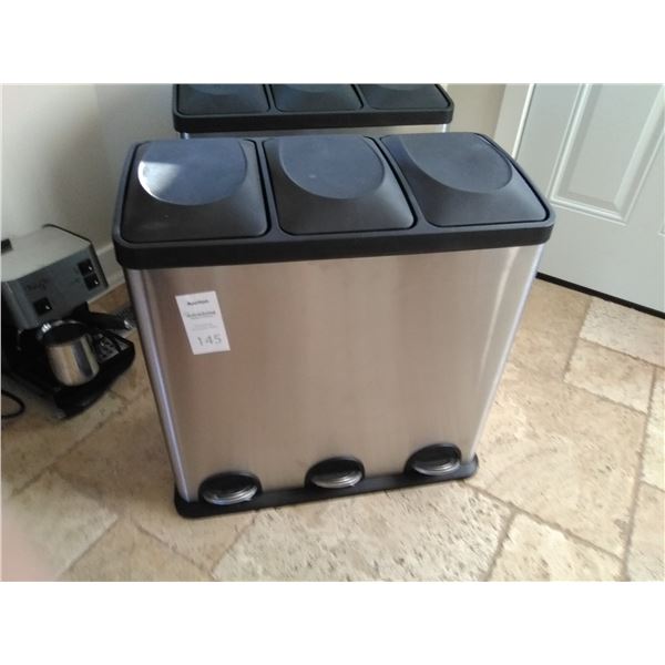 Garbage/Recycle Bins Cat B