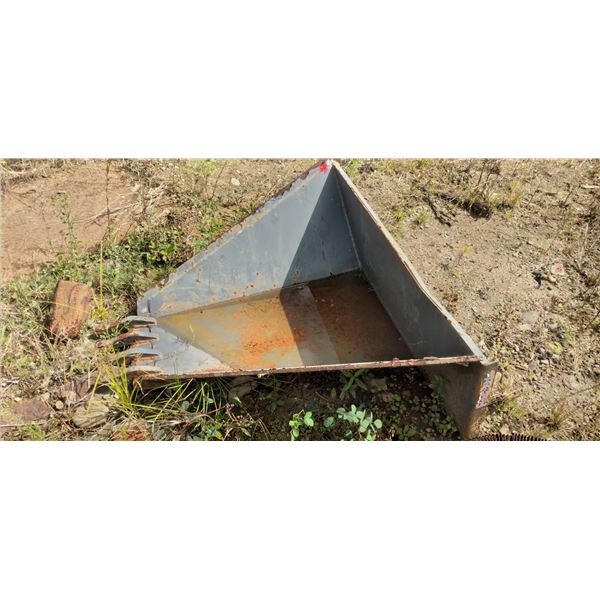 Toothed Spade Nose Bucket