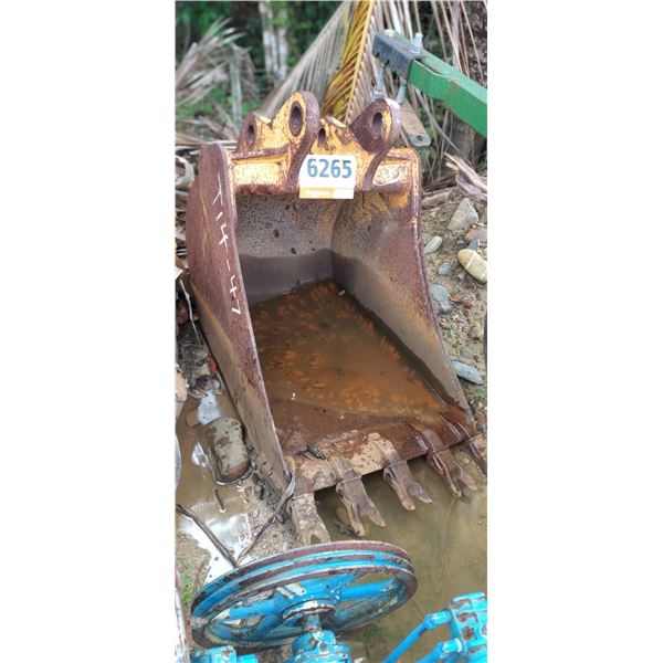 John Deere 24" Bucket