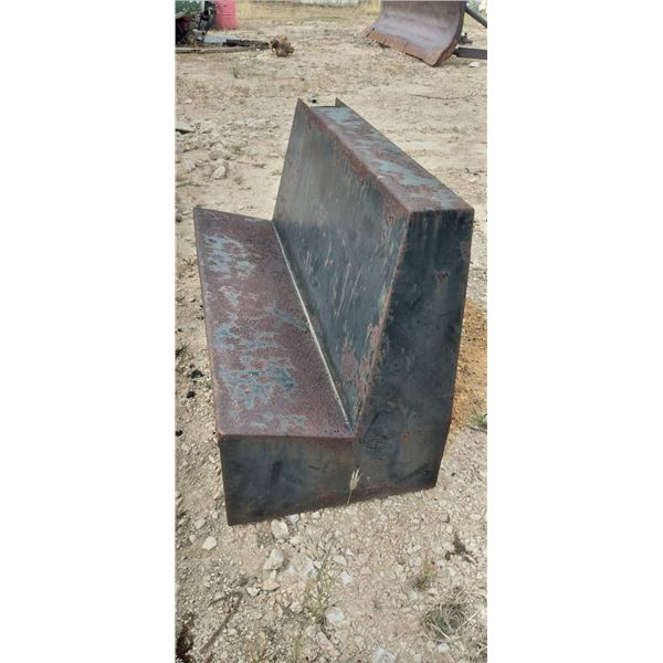 Custom fuel tank for small pickup