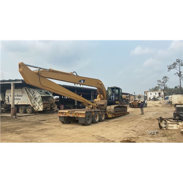 Cat Extended Reach Excavator