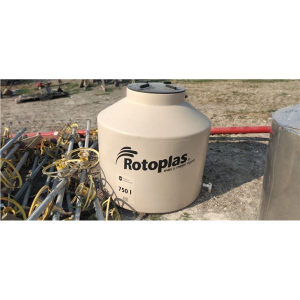 Rotoplas 750L water tank