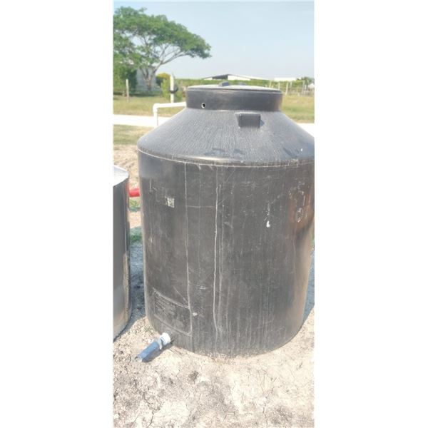 Rotoplas 1100L water tank