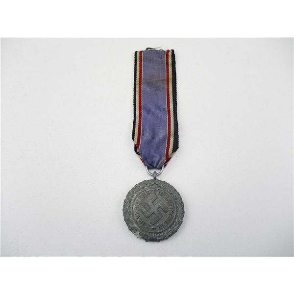 WWII GERMAN LUFTSCHUTZ 1938 MEDAL