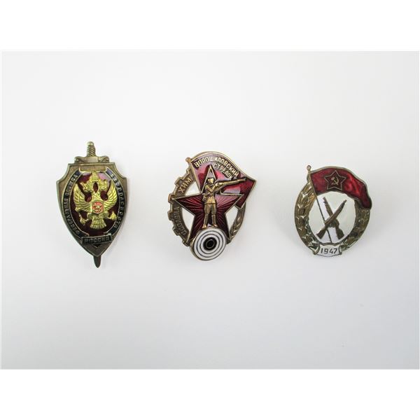 ASSORTED RUSSIAN MILITARY BADGE LOT