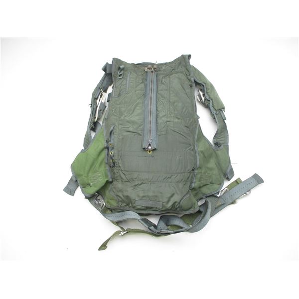 U.S. MILITARY PARACHUTE PACK