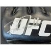 Image 2 : SIGNED UFC GLOVE
