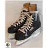 Image 1 : PAIR OF BAUER 1000  ICE SKATES, SIZE 5 1/2