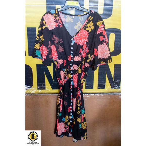 NEW FLORAL DRESS SIZE LARGE