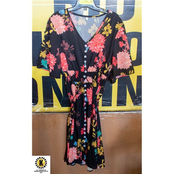 NEW FLORAL DRESS SIZE LARGE