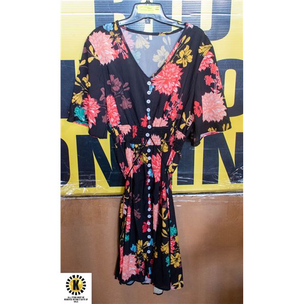 NEW FLORAL DRESS SIZE LARGE