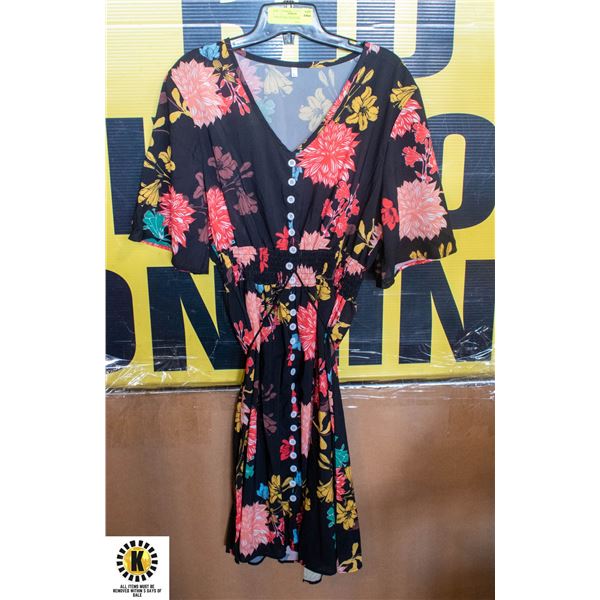 NEW FLORAL DRESS SIZE LARGE