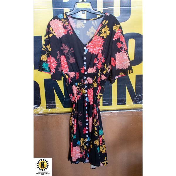 NEW FLORAL DRESS SIZE LARGE