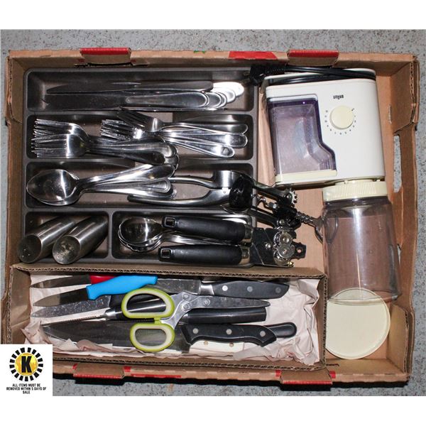 FLAT WITH KITCHEN FLATWARE, KNIVES, BRAUN