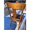 Image 17 : SOLID OAK ROUND TABLE AND FOUR CHAIRS