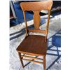 Image 22 : SOLID OAK ROUND TABLE AND FOUR CHAIRS