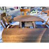 Image 3 : SOLID OAK ROUND TABLE AND FOUR CHAIRS