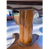 Image 7 : SOLID OAK ROUND TABLE AND FOUR CHAIRS