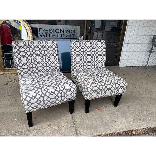 Pair chairs