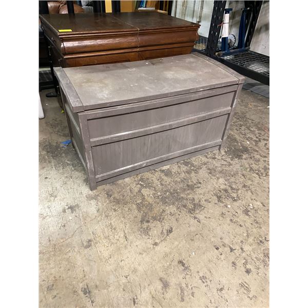 Sun cast storage box