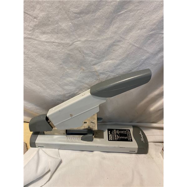 Swingline Stapler, 747 Iconic Desk Stapler, Antimicrobial, 25 Sheet Paper Capacity, Heavy Duty Stapler For Office Desktop Or Home Office Supplies