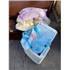 Image 1 : Laundry basket and bedding