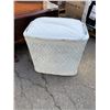 Image 2 : Laundry basket and bedding
