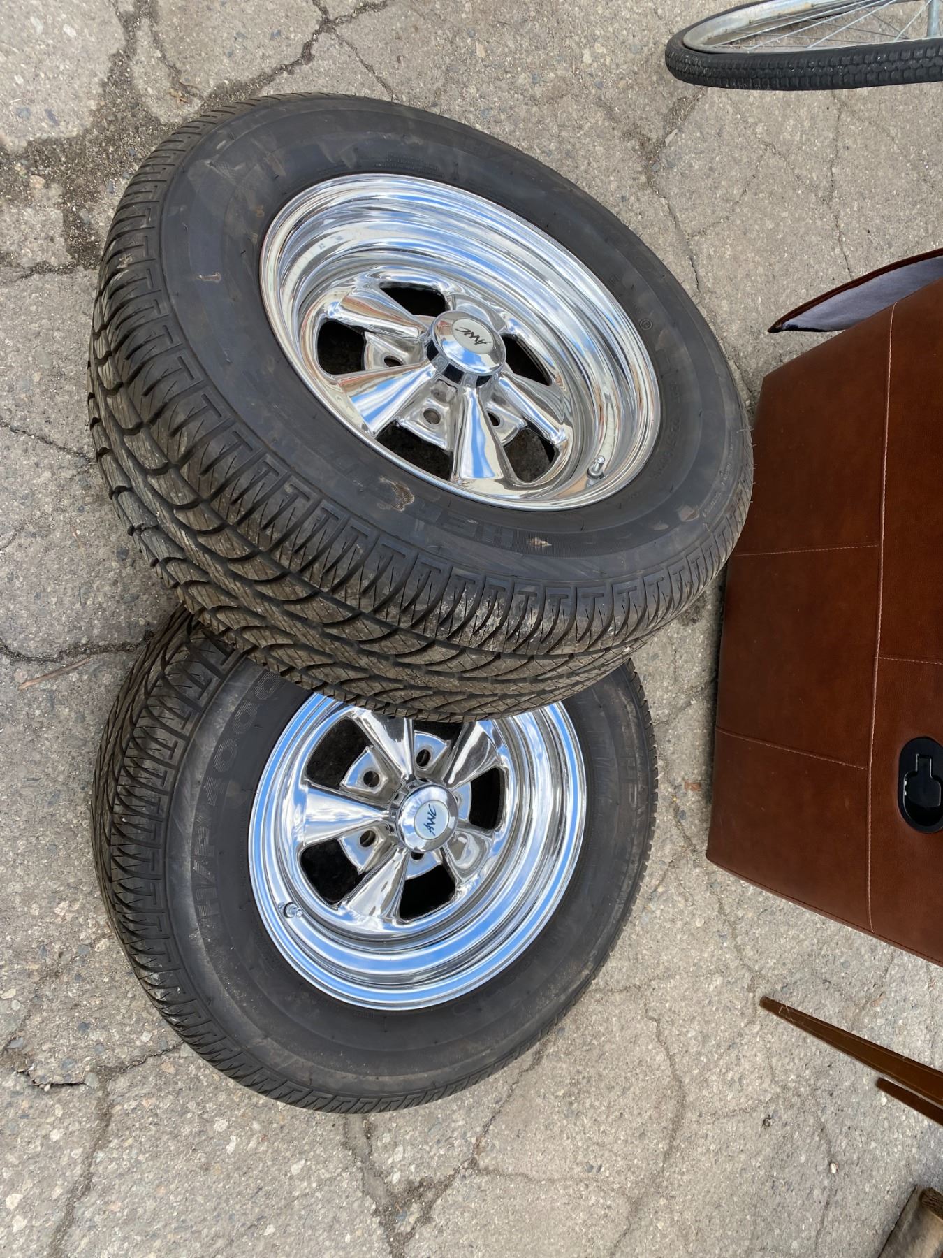 2 tires on rims 245/60R15