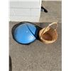 Image 1 : Bosu and basket