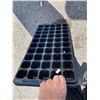 Image 2 : Plant starter trays