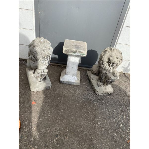 Lions and one  pedistal
