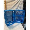Image 1 : 2 blue crates