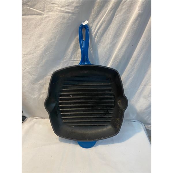Cast iron pan
