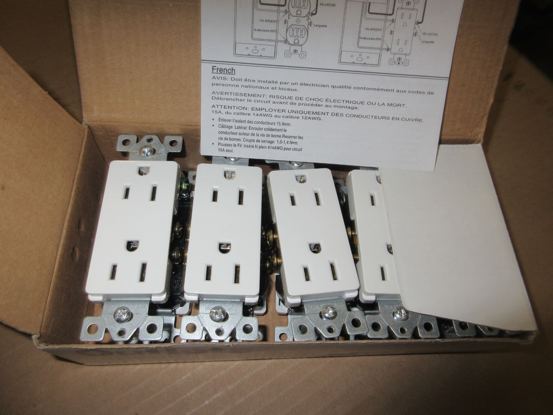 BOX C/W 10 DUPLEX GROUNDING OUTLET (#45111)
