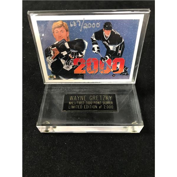 UPPER DECK LTD EDITION WAYNE GRETZKY SIGNED HOCKEY CARD