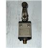 Image 2 : Lot of (12) Omron #D4CC-4024 Limit Switches