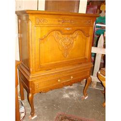 Belgium Oak Cabinet w/Shelf & Key