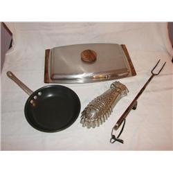 4 Kitchen Items:Server, Pan,Mold & Meat Fork