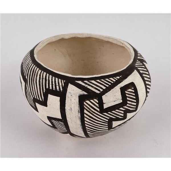 Acoma Pueblo Indian Pottery Pot Vase
