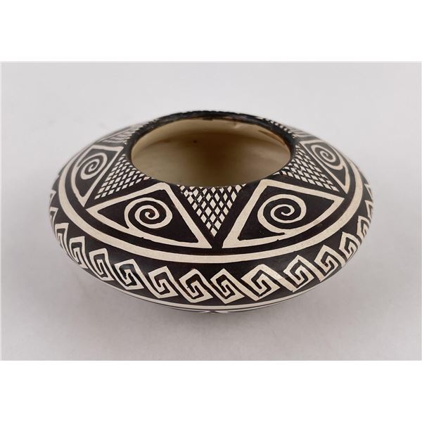 Hopi Feather Woman Helen Naha Pottery Pot