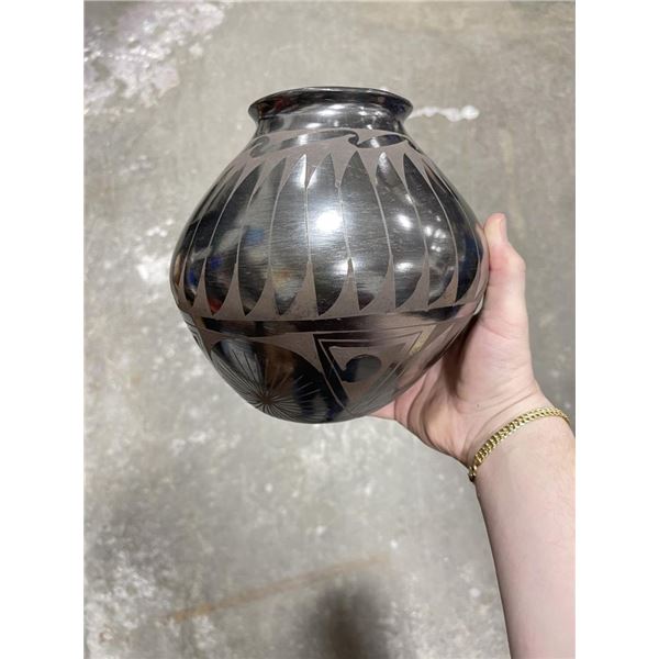 Eusebio Sandoval Mota Ortiz Pottery Vase Pot