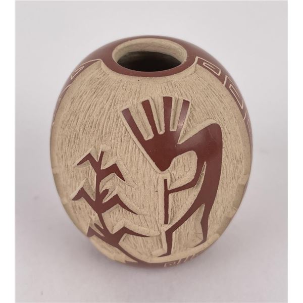 Wallace Youvella Hopi Indian Pottery Vase Pot