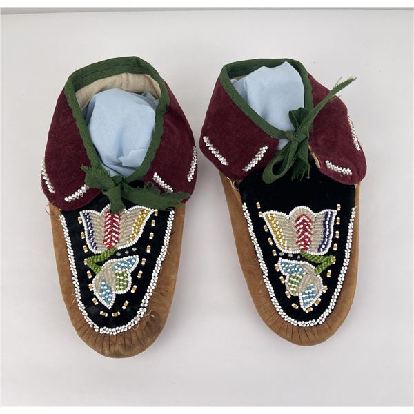 Antique Iroquois Indian Beaded Moccasins